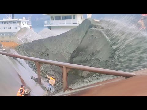 Barge unloading 4100 tons of phosphate rock - Part 1 - Vlog of work on the barge