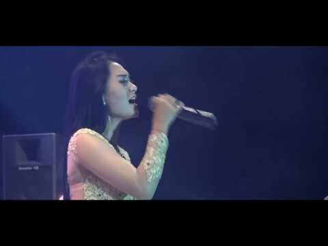 Vita Alvia-Gemantunge Roso