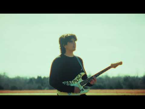 STRINGS & HEART - empty airport (official video)