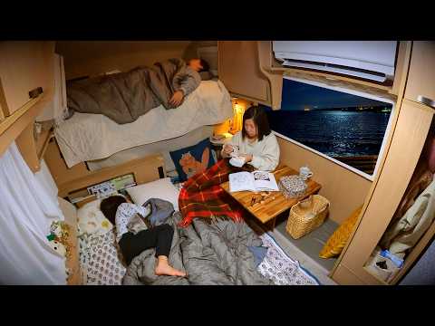 Wie man beim Autocamping Zeit allein verbringen kann, nachdem die Familie schläft.