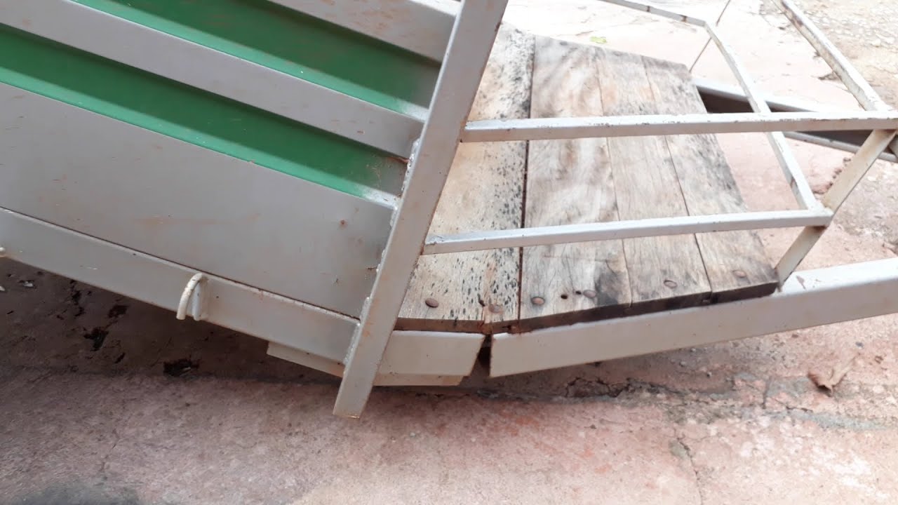 Carretinha quebrou com excesso de peso