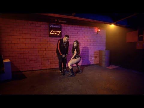 VITORIA KELLY E MC TERROR - A DEBOCHADA - CLIPE OFICIAL