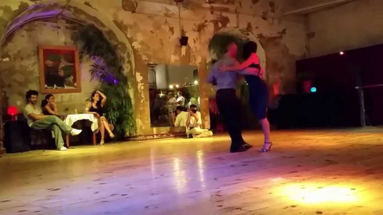 Moira Daloia & Alejandro Figueroa sur Tango Negro de Caceres à Tango de soie