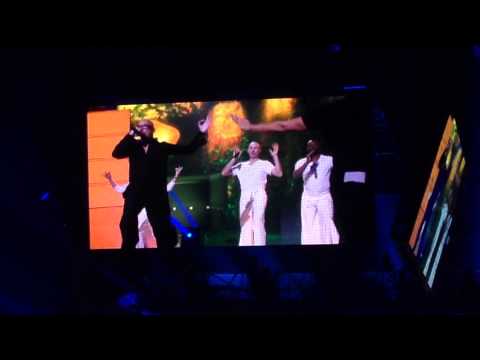 Videoclip de Paris-Seychelles (Live) — Les Enfoirés
