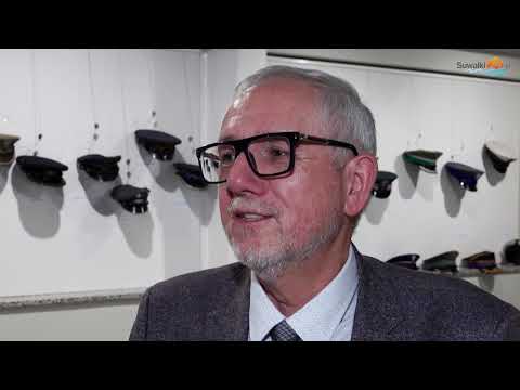 Jarosław Schabieński prezentuje w Suwałkach kolekcję nakryć głowy z całego świata Jarosław Schabieński prezentuje w Suwałkach kolekcję nakryć głowy z całego świata