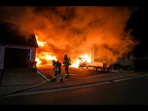 Explosionen in der Nacht: Spektakulärer Garagenbrand in Dorfborn