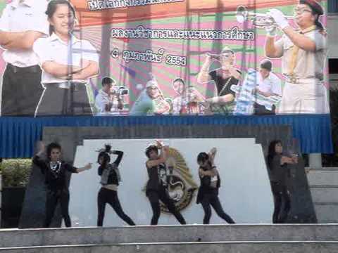 040211 High Society cover 4 Minute Boom Boom Pow + Huh @ Mathayomwatsing School