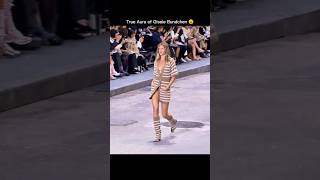 Download lagu When Gisele walked the show instead of watching it 😮 #chanel #fashion #supermodel #edit #shorts mp3