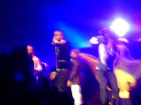 willy denzey et fader riwan - l'orphelin au concert raï'n'b fever