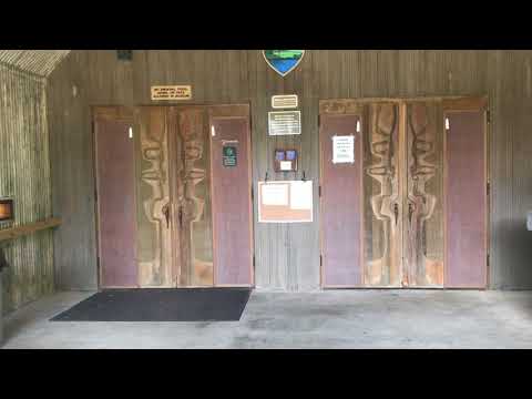 This is the entrance to the visitor center, this is the only replica mound and contains the entire office of the park, the museum and an auditorium.