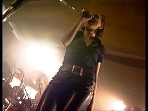 Bára Basiková - Souměrná