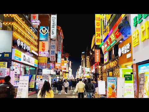 [4K SEOUL] Caminhando pela rua com placas de neon da Universidade Konkuk em uma noite de terça-feira.