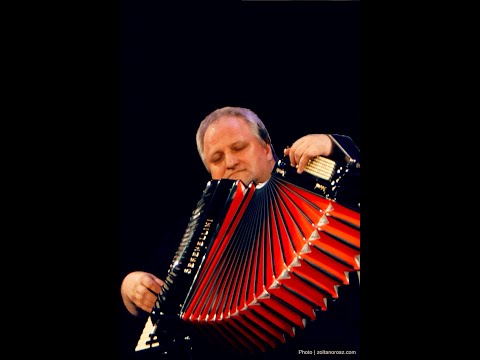 The bellows processing (How accordions are made)