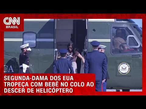 Segunda-dama dos EUA tropeça com bebê no colo ao descer de helicóptero; veja | CNN BRASIL