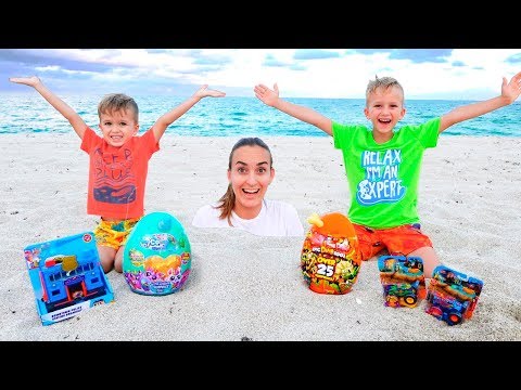 Vlad e Nikita tiveram um dia divertido na praia! Brincando com mamãe e areia