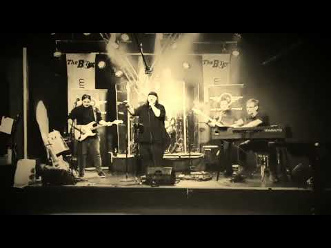 Bones in the closet - mo and the stage animals