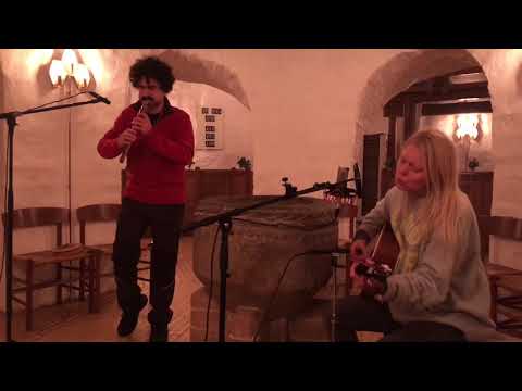 Sara Grabow & Canberk Ulaş - Mamoş (Pencereden Bir Taş Geldi)