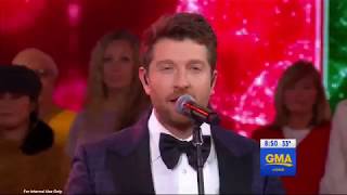 Brett Eldredge performs &quot;The First Noel&quot;