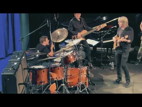 Nicolas VICCARO - Drum Solo "Chromazone" w/ Mike Stern & Bill Evans Band