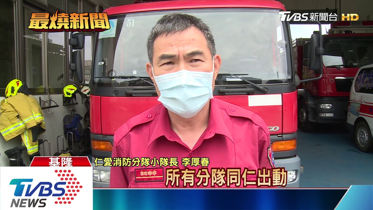 壓到了!母子遭撞倒地 逾10人徒手抬車救
