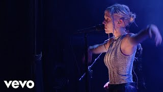 Aurora - Black Water Lilies (Legendado)
