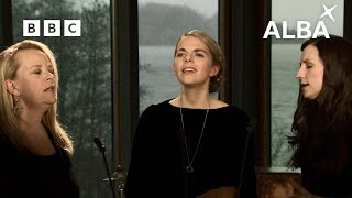 Aoife O&#39;Donovan, Mary C Carpenter &amp; Julie Fowlis | Hallowell | Transatlantic Sessions | BBC ALBA