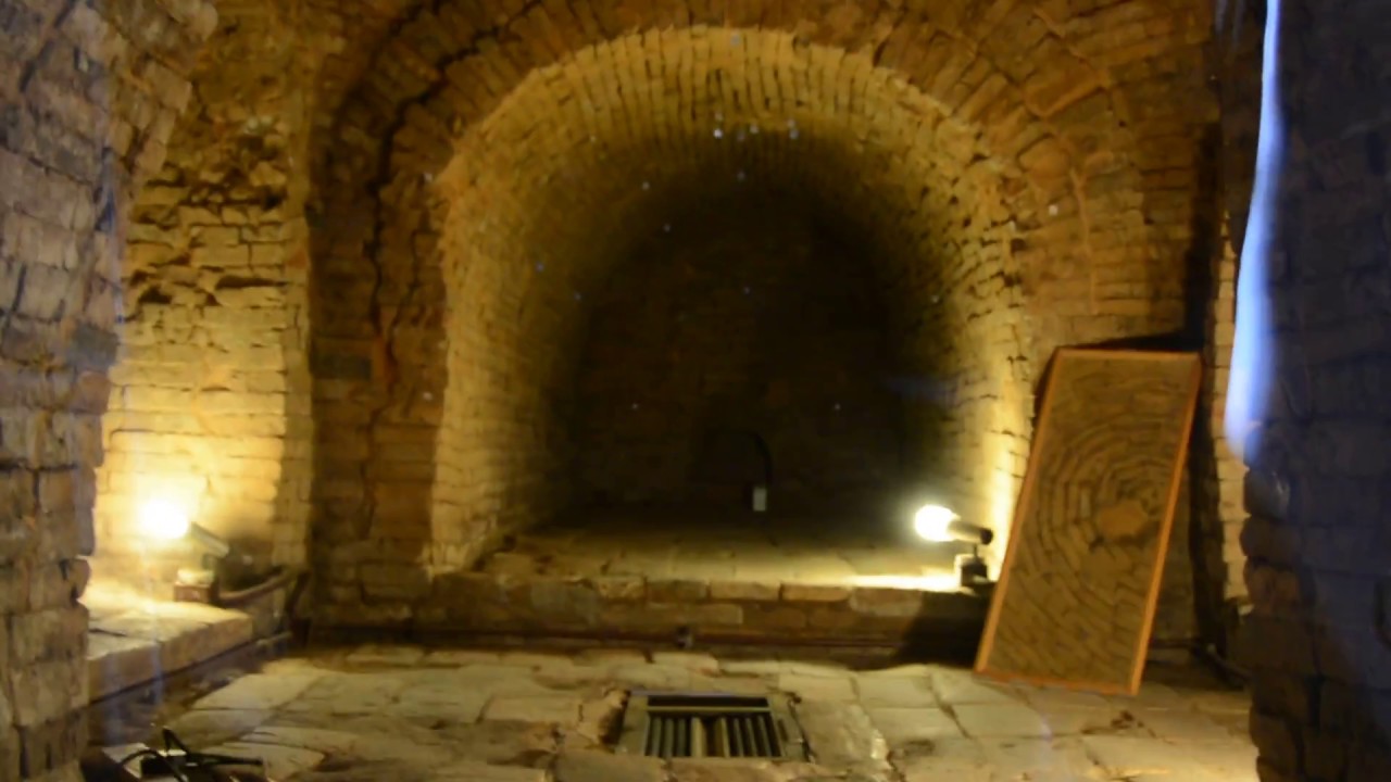 Explore the ancient Lei Cheng Uk Han Tomb Museum in Hong Kong.