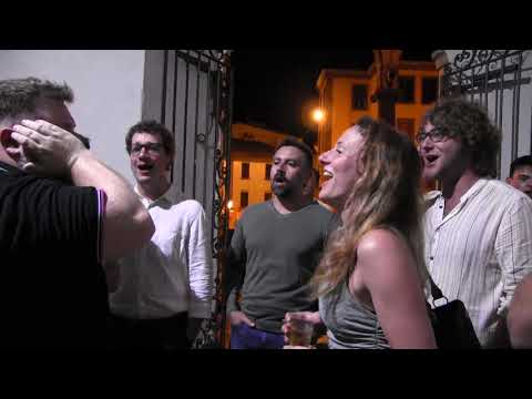 CORO  SPONTANEO  con  ELISA e FILIPPO  "" Dove te vett o Mariettina ""