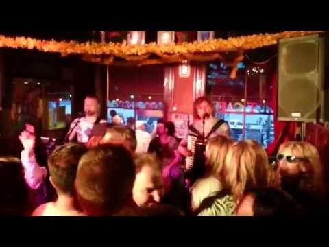 The wild rover - Old Irish song performed by the band Woodworks (NL)