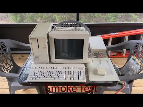 Macintosh Quadra 700 from 1991 - Smoke Test! First power-up in many years.