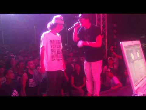 CRV - Batalla de Gallos RedBull Venezuela 2015 - SemiFinal   Kechu vs Imigrante.