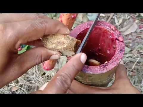 Enaknya rujak boni yang dibuat secara tradisional