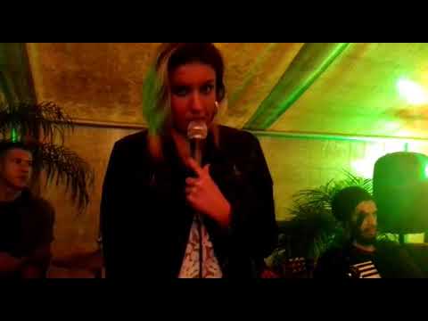 Gisele Guedes ' lounge Chopperia.