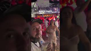 Msc Sinfonia white party  with msc friend Juliano Vibepositivo #mscfriends #whiteparty #mscsinfonia