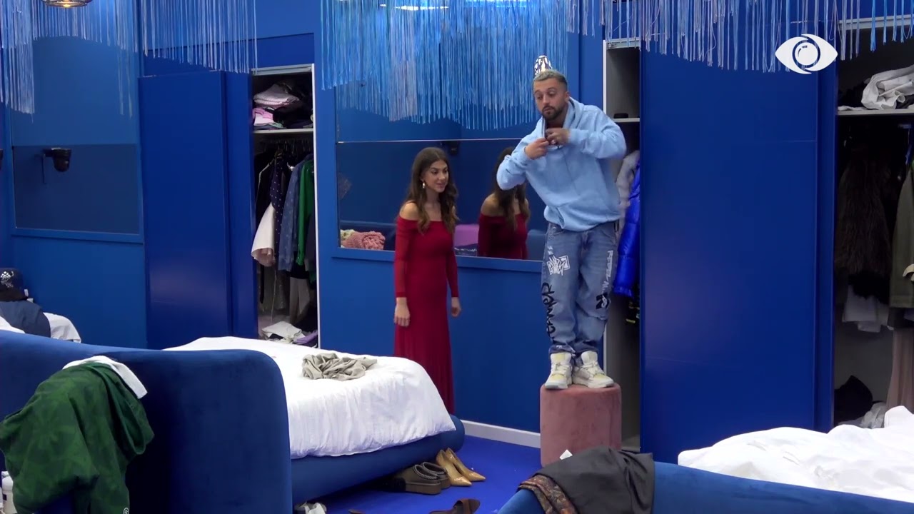 Momente gazmore në shtëpi, Loredana mban mbi shpatulla Gjestin