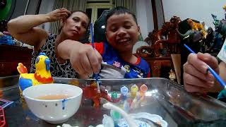 Con vịt đẻ trứng chạy pin