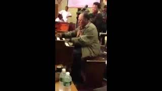 Pastor Hubert Powell on Organ - Play It!
