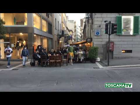 2020-10-07 AREZZO - LOCALE TROPPO CHIASSOSO,INTERVENTO VIGILI URBANI