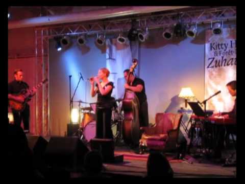 Kitty Hoff - Weißer Anzug + Drumsolo + Pension Fuchs (und Forêt-Noire) -live-