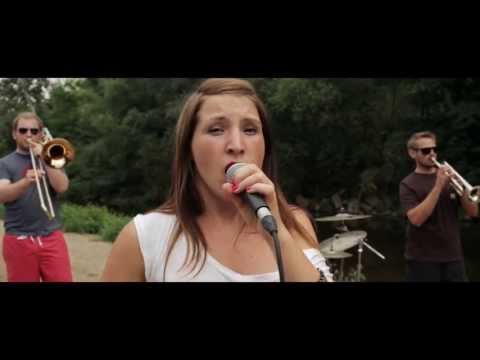Skolka - Gemma Gemma! (live) [official Video]