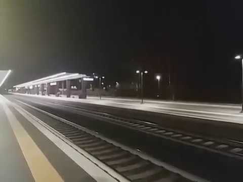 Transito ICN 757 alla stazione di Riccione