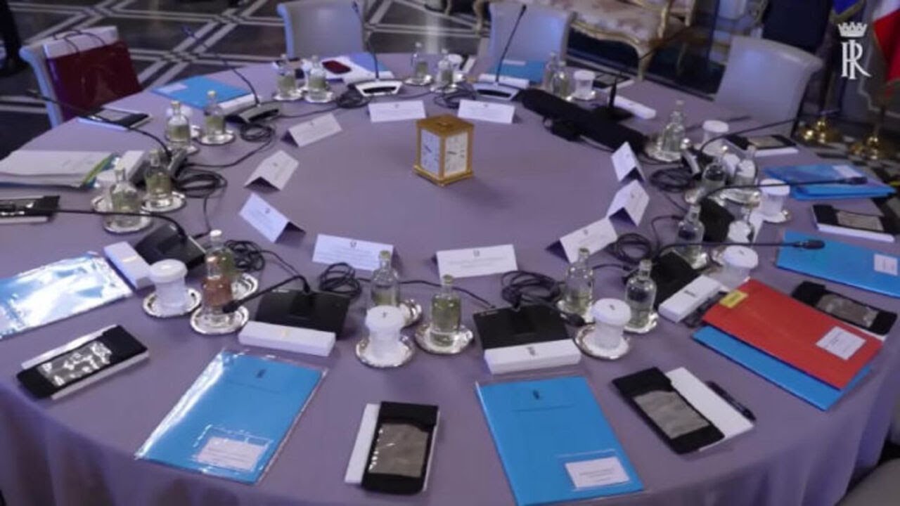 Custodie per telefoni schermate "Faraday bag" al Consiglio Supremo di Difesa contro intercettazioni