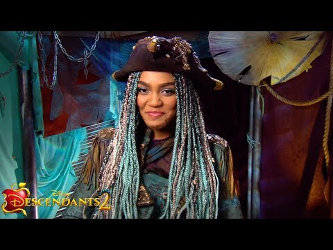 Descendants 2 (Behind the Scenes 'What's Her Name?')