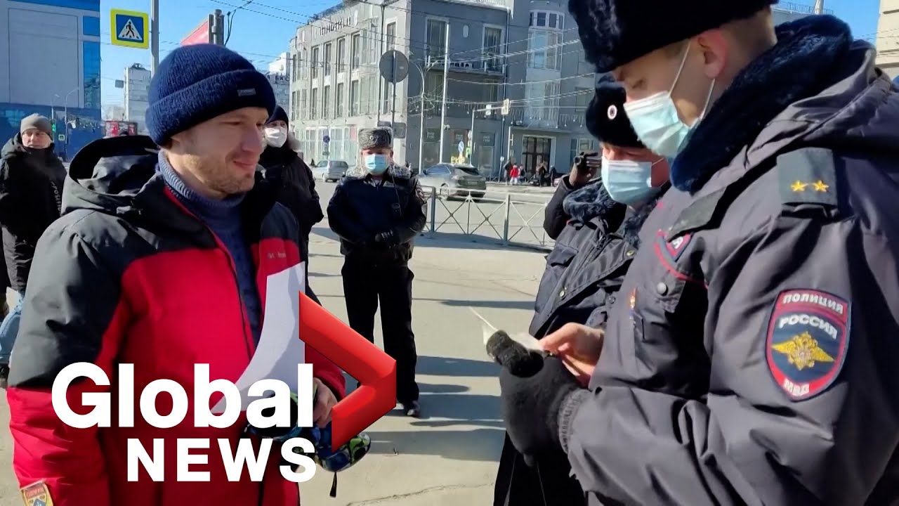 Russian police arrest man holding up blank sheet of paper