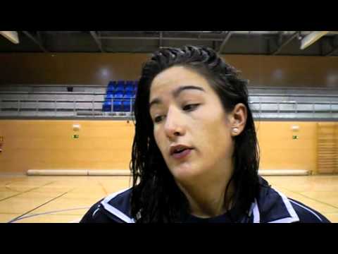 Arantxa Mallou tras el Ventask Group-Las Rozas Village - Segle XXI