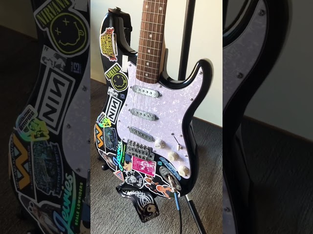 Vídeo relacionado con SG Store 5 calcomanías adhesivas de vinilo para guitarra rebelde, calcomanías decorativas de música rock, compatibles con Fender Stratocaster, Strat, Punk, Rock, Grunge, guitarra (76 mm x 230 mm)