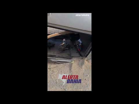 Carro capota em estrada vicinal entre Ramalho e Feira da Mata; Assista ao vídeo