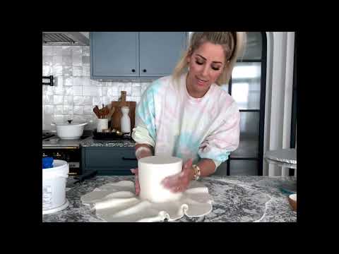 Jenna Rae Cakes Tutorial-  How to Cover a Cake in FONDANT!