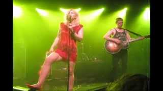 Courtney Love - Petals (live)