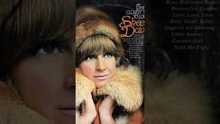 HOLD ME TIGHT #skeeterdavis #countrymusic